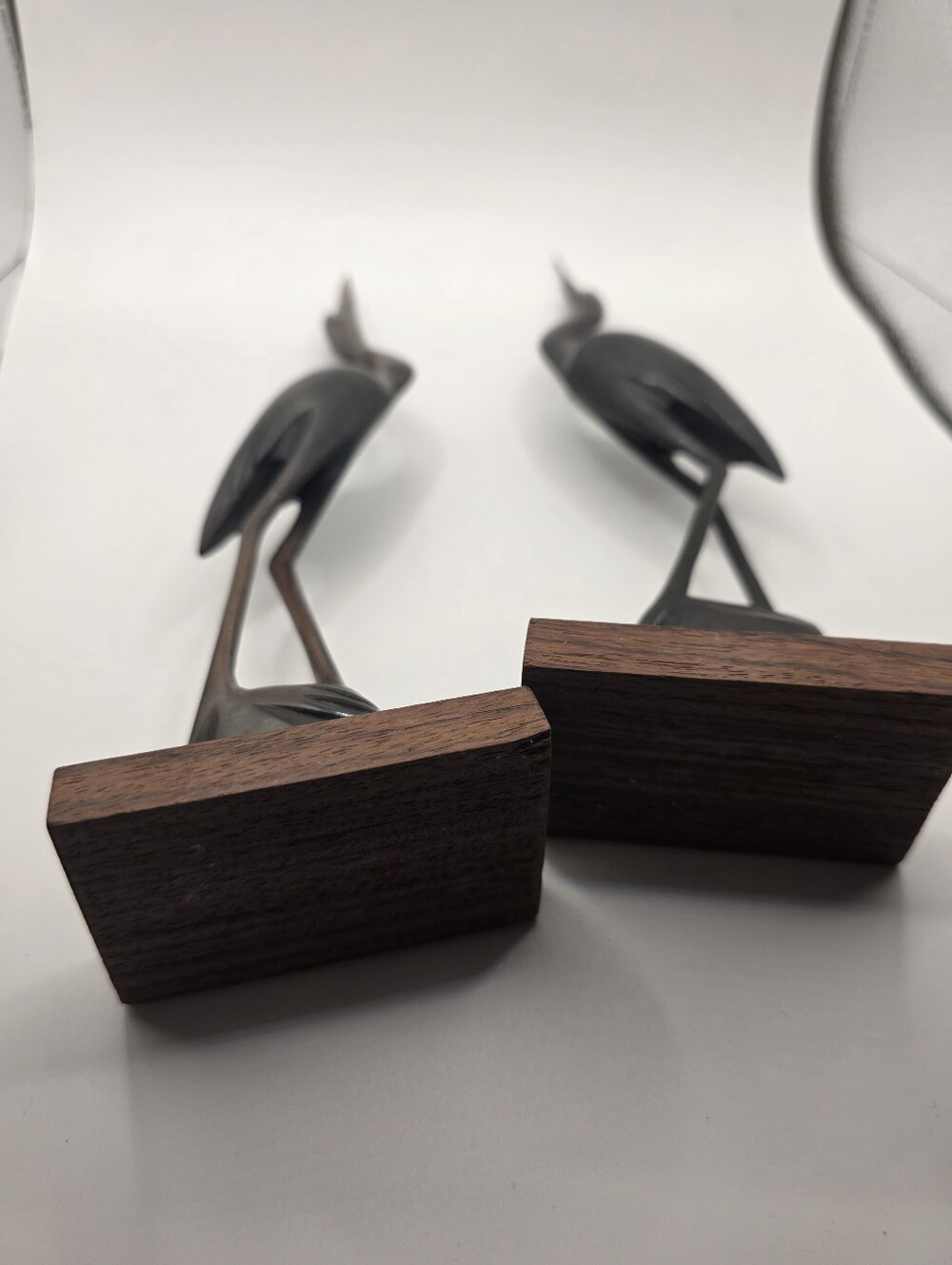 Vintage Hand Carved Wood and Horn Heron Crane Sculptures in Dark Patina (Pair) - Picture 5 of 6
